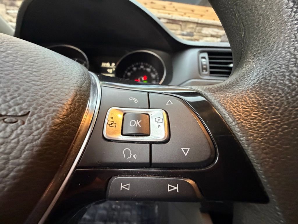 Used 2015 Volkswagen Jetta S image 23