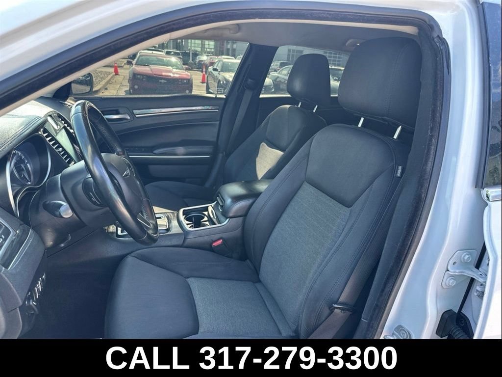 Used 2018 Chrysler 300 Touring w/ Chrome Appearance Package RWD image 14