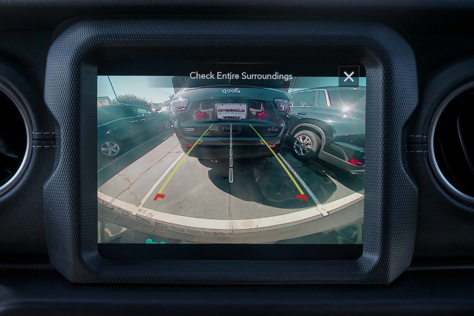 Used 2022 Jeep Wrangler Unlimited Sahara w/ Cold Weather Group image 18