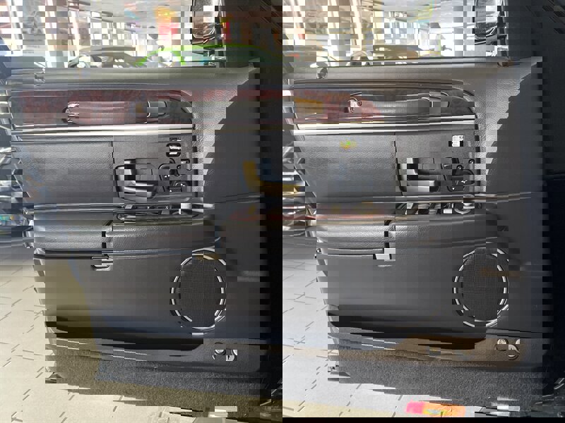 Used 2009 Lincoln Town Car Signature Limited image 15