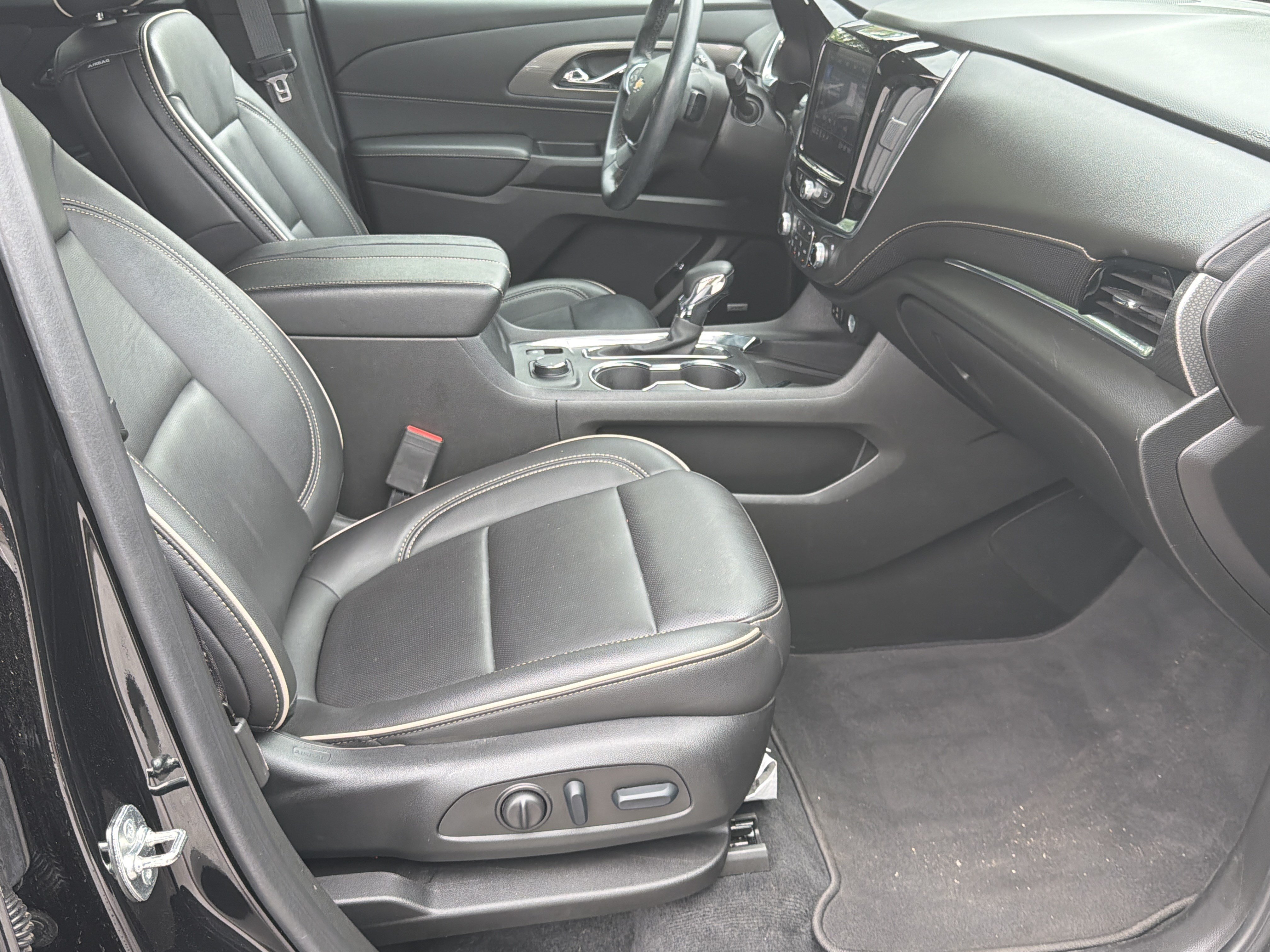 Certified 2023 Chevrolet Traverse Premier FWD image 14