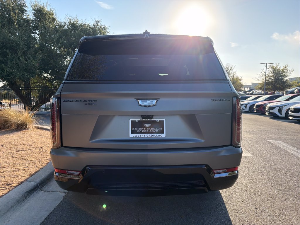 New 2026 Cadillac Escalade IQL Sport 2 w/ LPO, ONYX Package AWD/4WD image 8