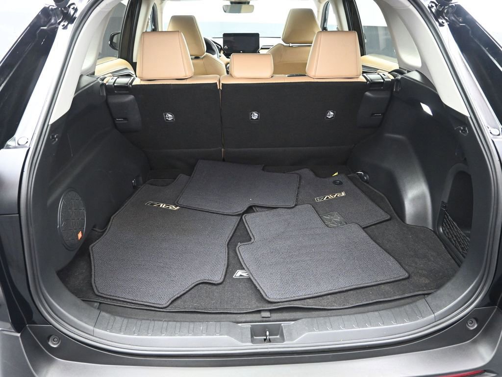 Used 2023 Toyota RAV4 Limited image 34