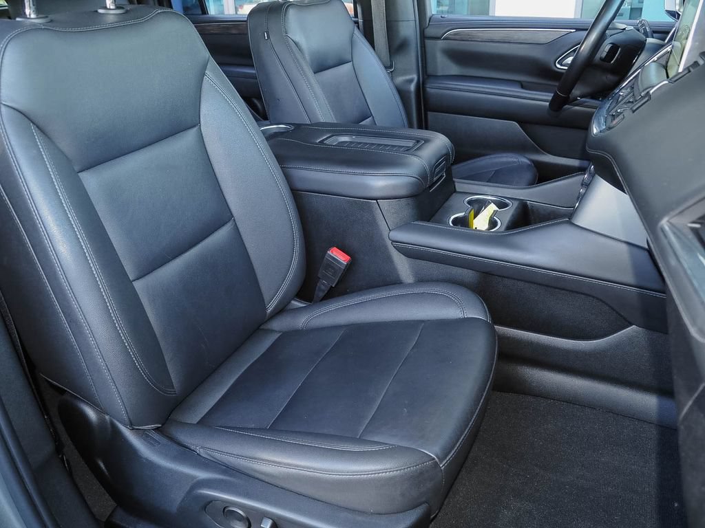 Used 2022 Chevrolet Suburban LT w/ Luxury Package AWD/4WD image 17