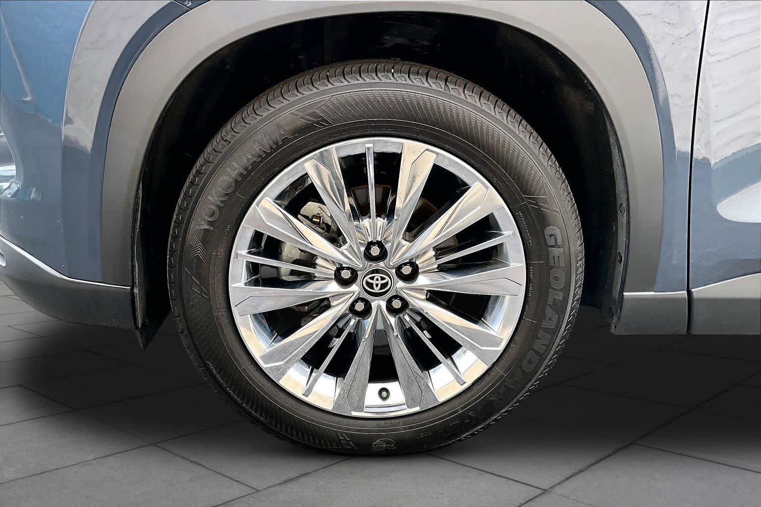 Certified 2025 Toyota Grand Highlander AWD image 11