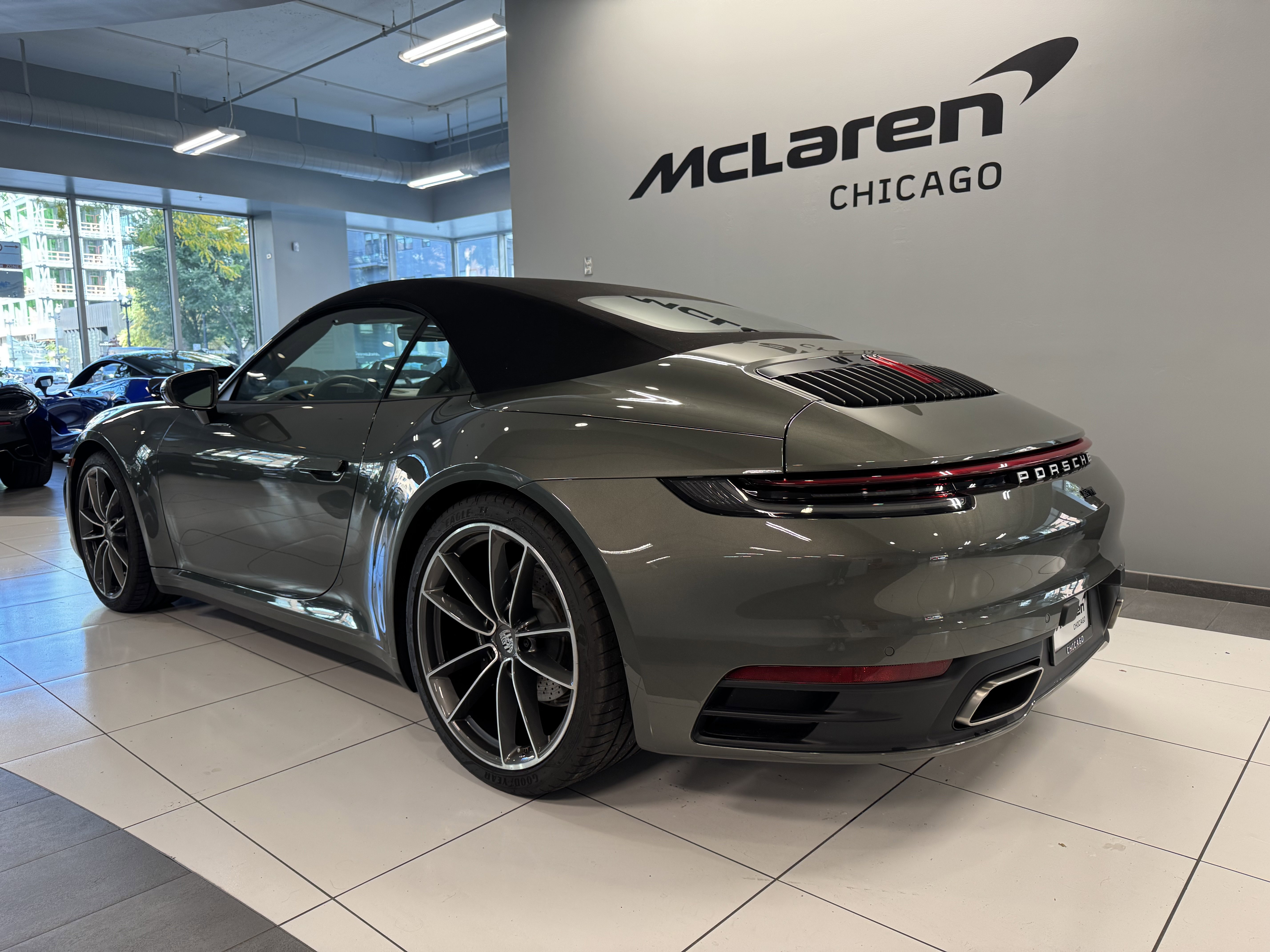 Used 2023 Porsche 911 Carrera image 2