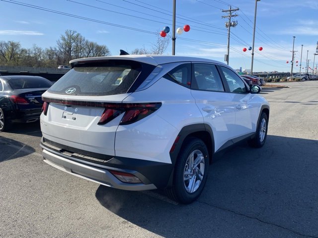 New 2025 Hyundai Tucson SE image 8
