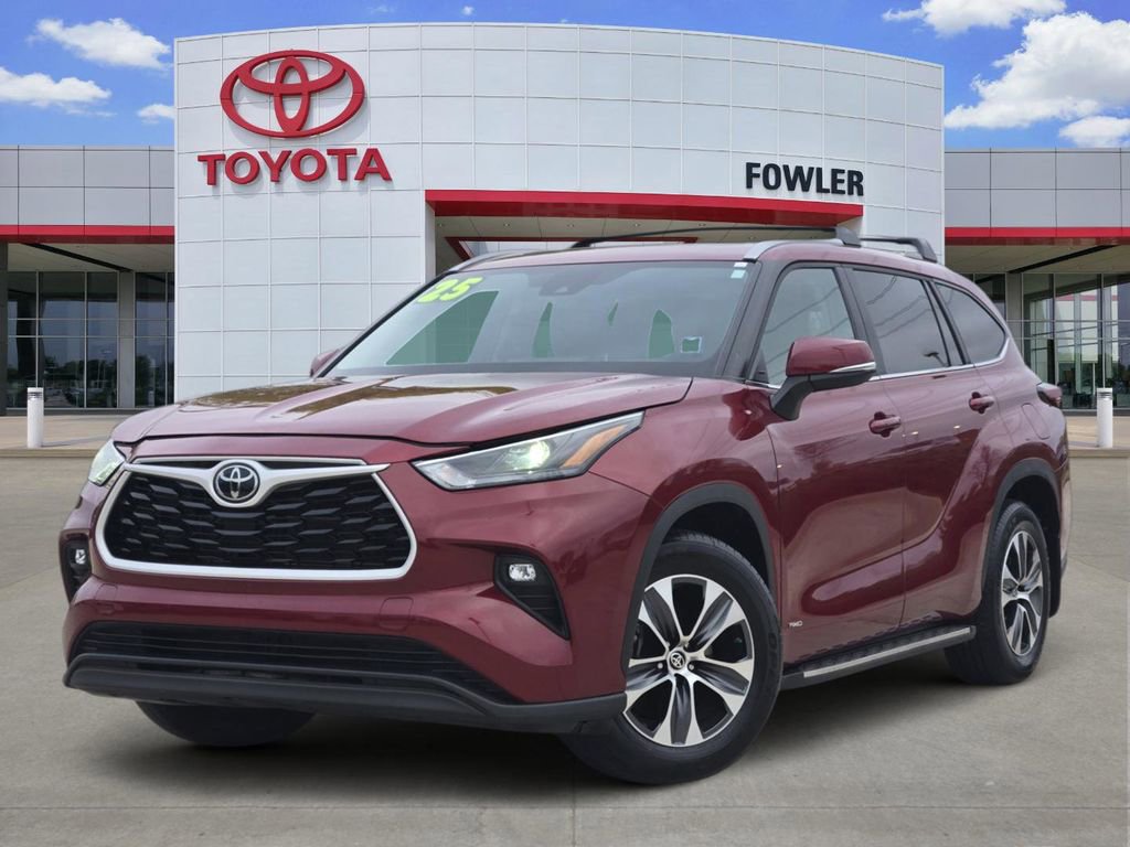 Used 2025 Toyota Highlander XLE AWD/4WD image 1
