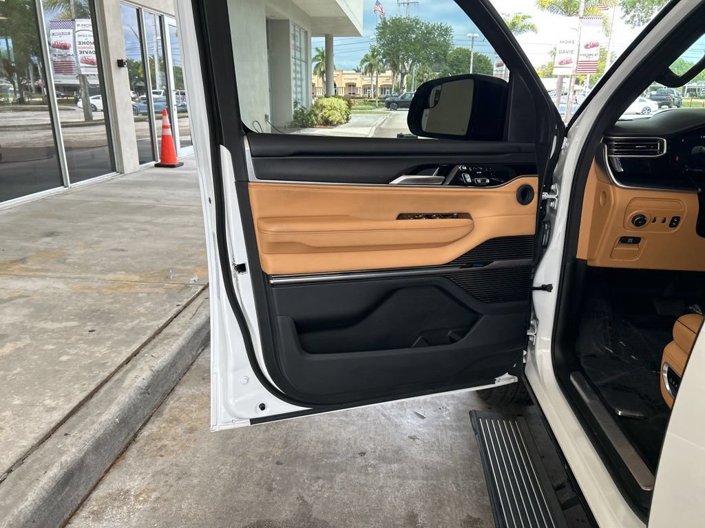Used 2025 Jeep Grand Wagoneer L Series III w/ Rear Seat Video Group 1 AWD/4WD image 63