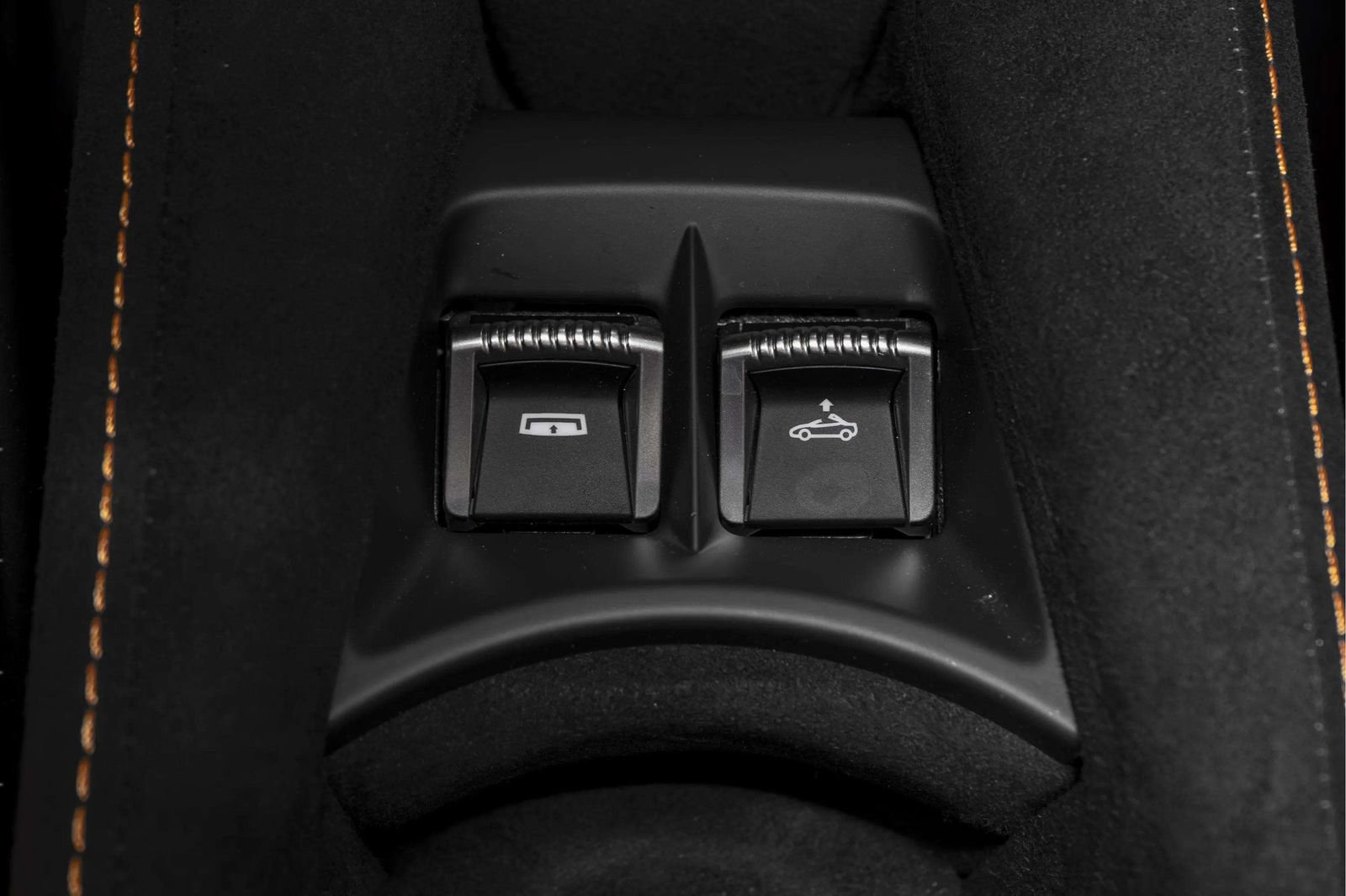 Used 2024 McLaren 750S Spider RWD image 37