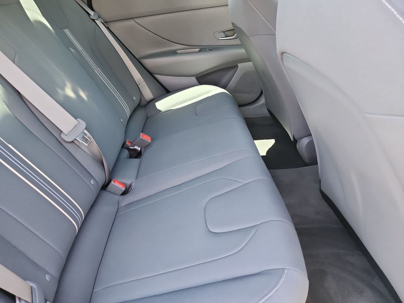Used 2024 Hyundai Elantra SEL FWD image 17