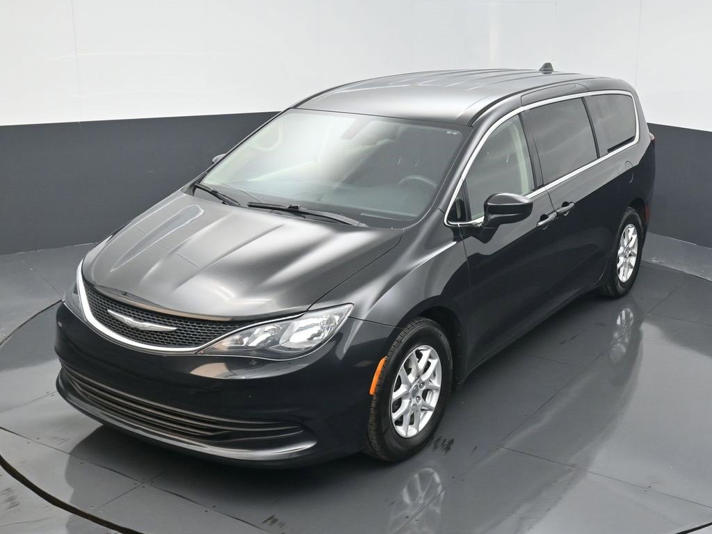 Used 2017 Chrysler Pacifica Touring image 9
