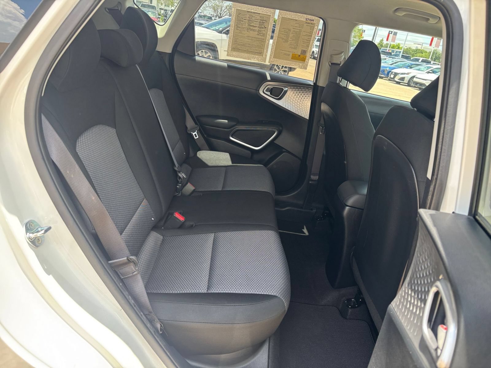 Used 2025 Kia Soul LX w/ LX Technology Package FWD image 23