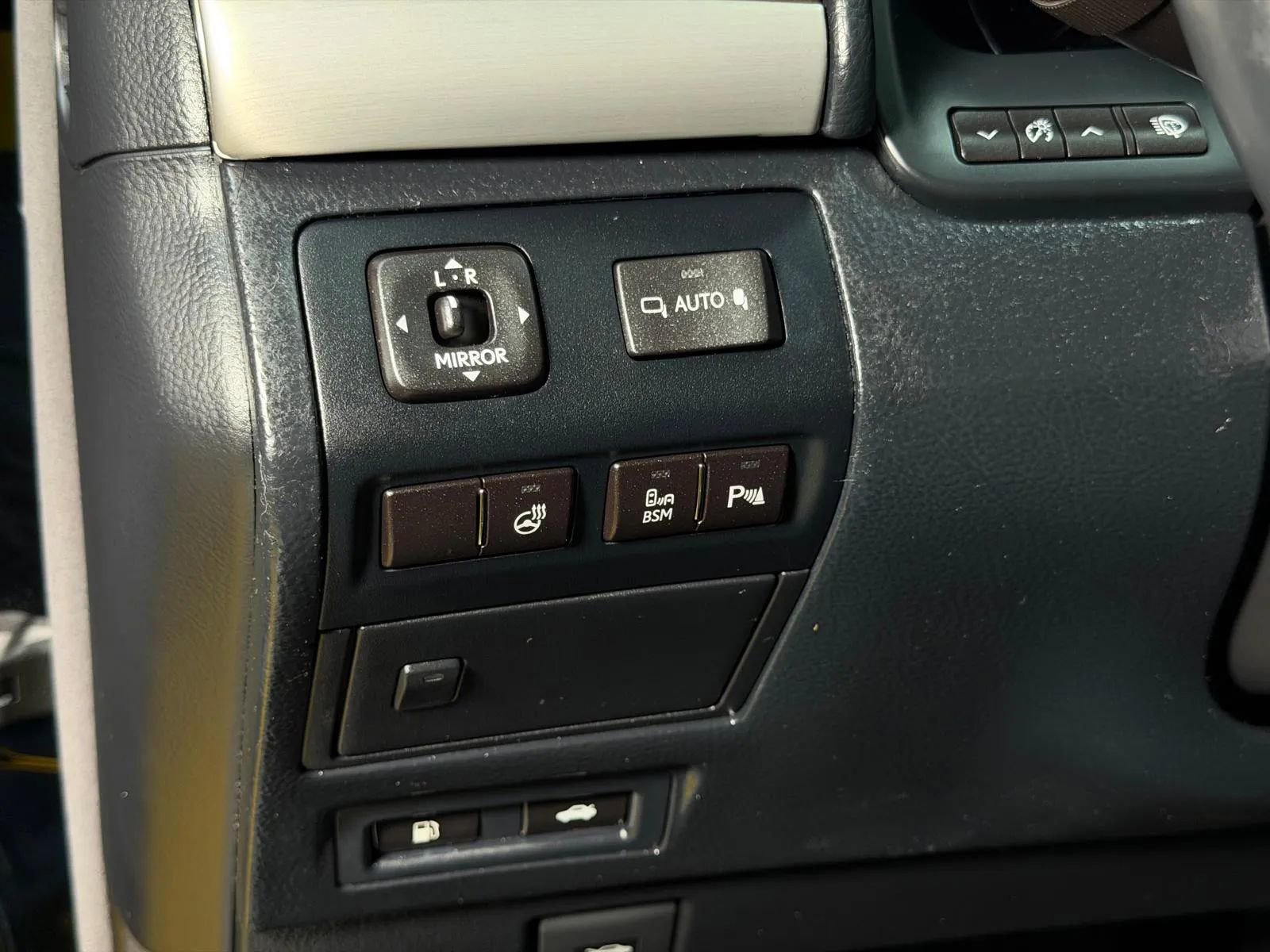 Used 2013 Lexus LS 460 w/ Comfort Pkg image 30