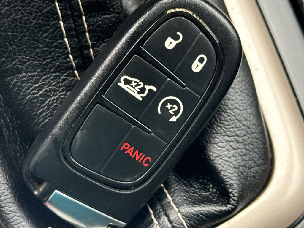 Used 2017 Jeep Cherokee Latitude w/ Comfort/Convenience Group image 37