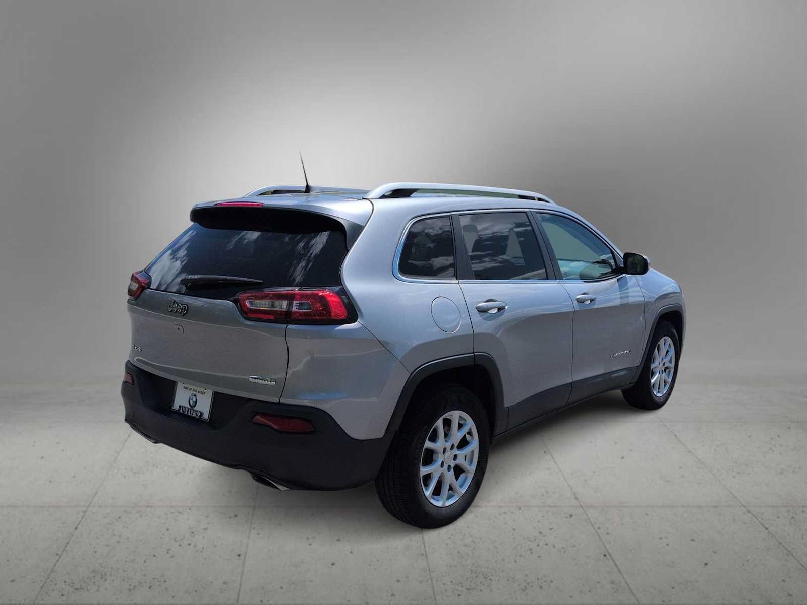 Used 2016 Jeep Cherokee Latitude w/ Cold Weather Group AWD/4WD image 8