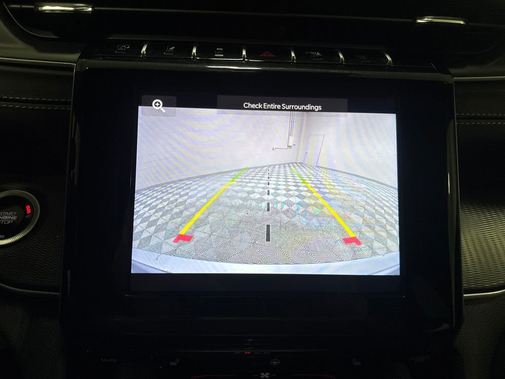 Used 2025 Jeep Grand Cherokee Altitude image 4