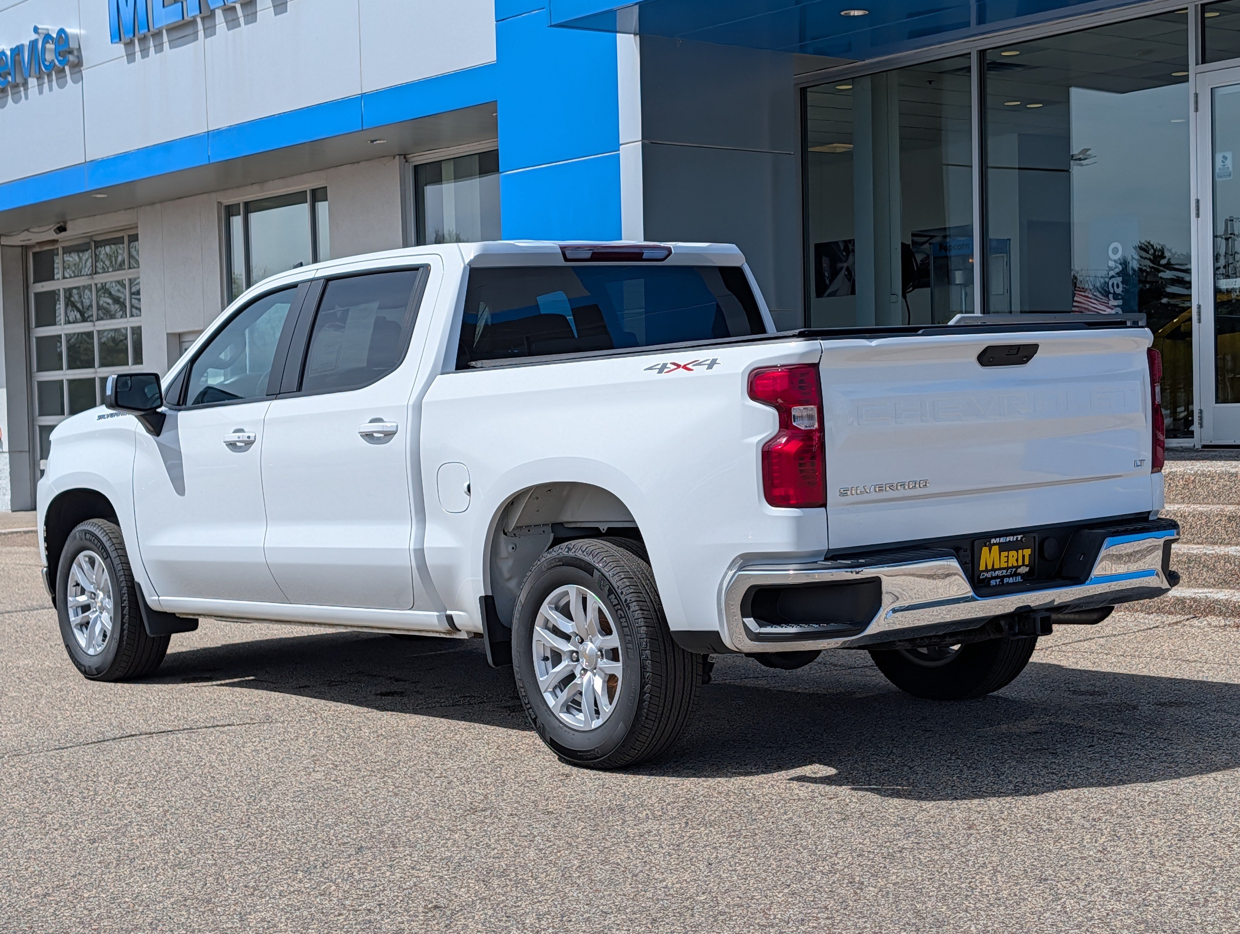 Used 2022 Chevrolet Silverado 1500 LT AWD/4WD image 4