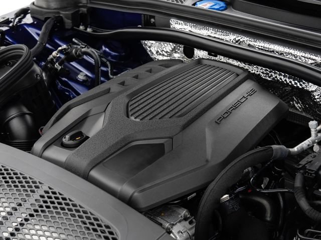 Certified 2025 Porsche Macan AWD/4WD image 28
