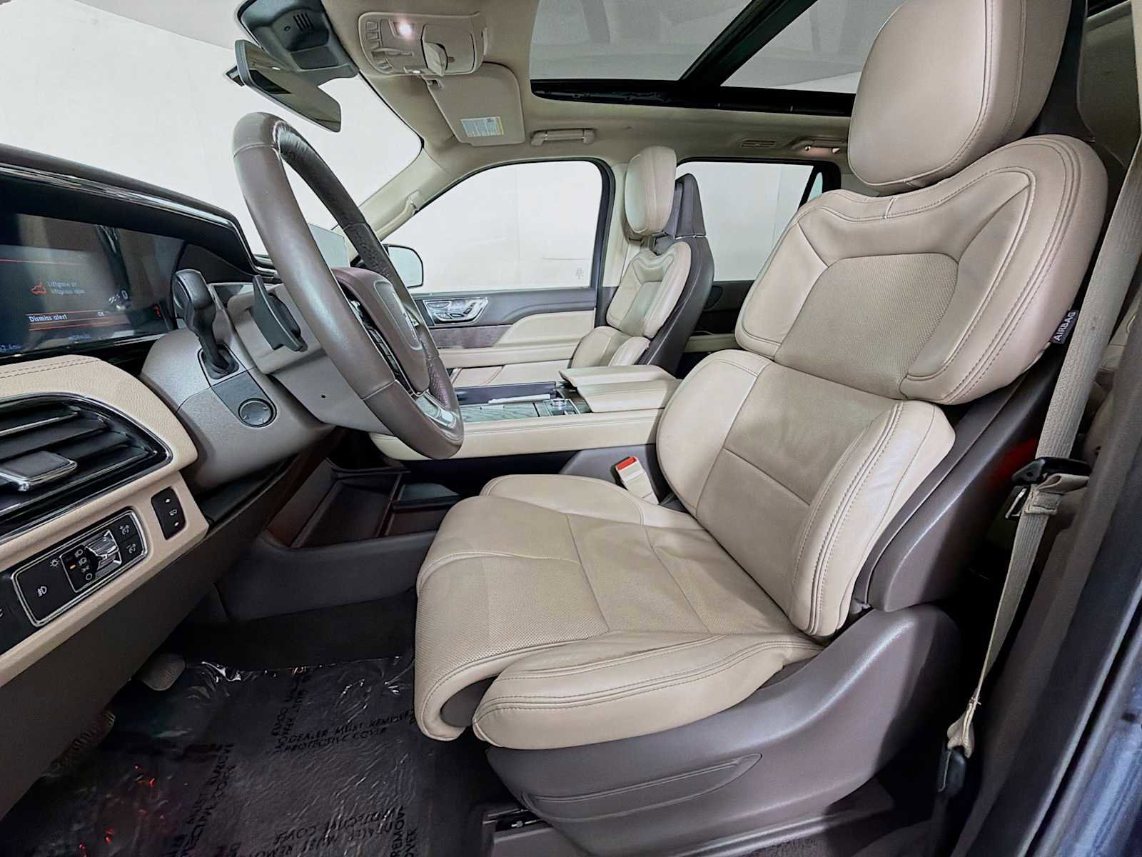 Used 2022 Lincoln Navigator Reserve AWD/4WD image 11
