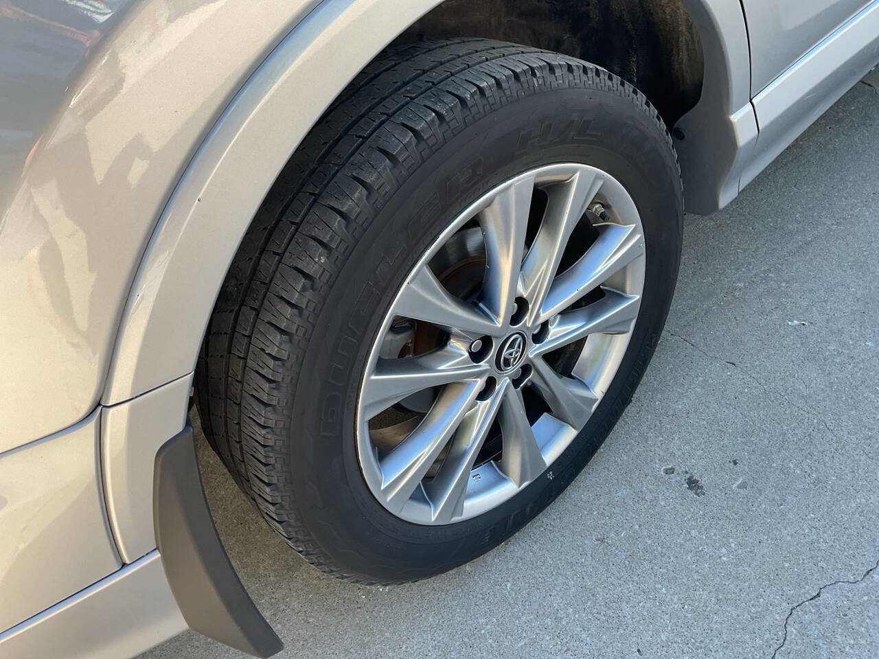 Used 2017 Toyota RAV4 Platinum image 10