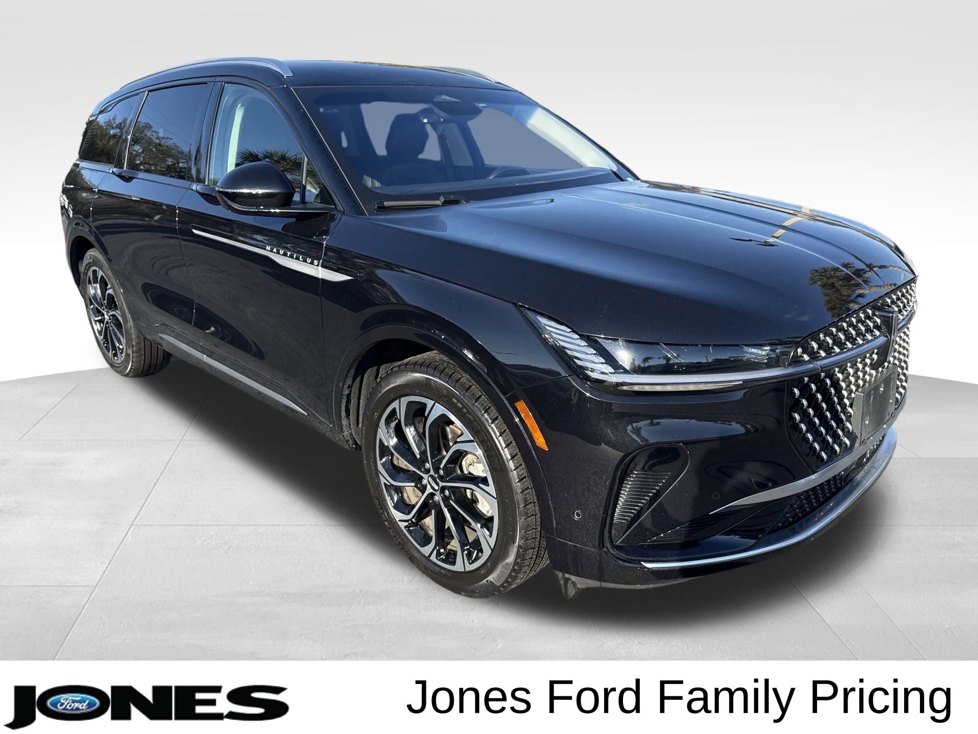 Used 2024 Lincoln Nautilus Reserve image 1