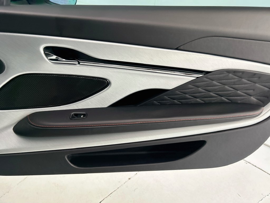 Used 2025 Aston Martin DB12 Coupe RWD image 24