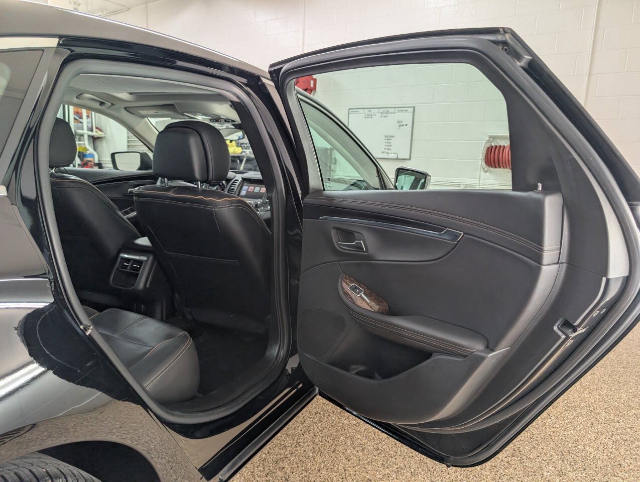 Used 2014 Chevrolet Impala LTZ FWD image 16