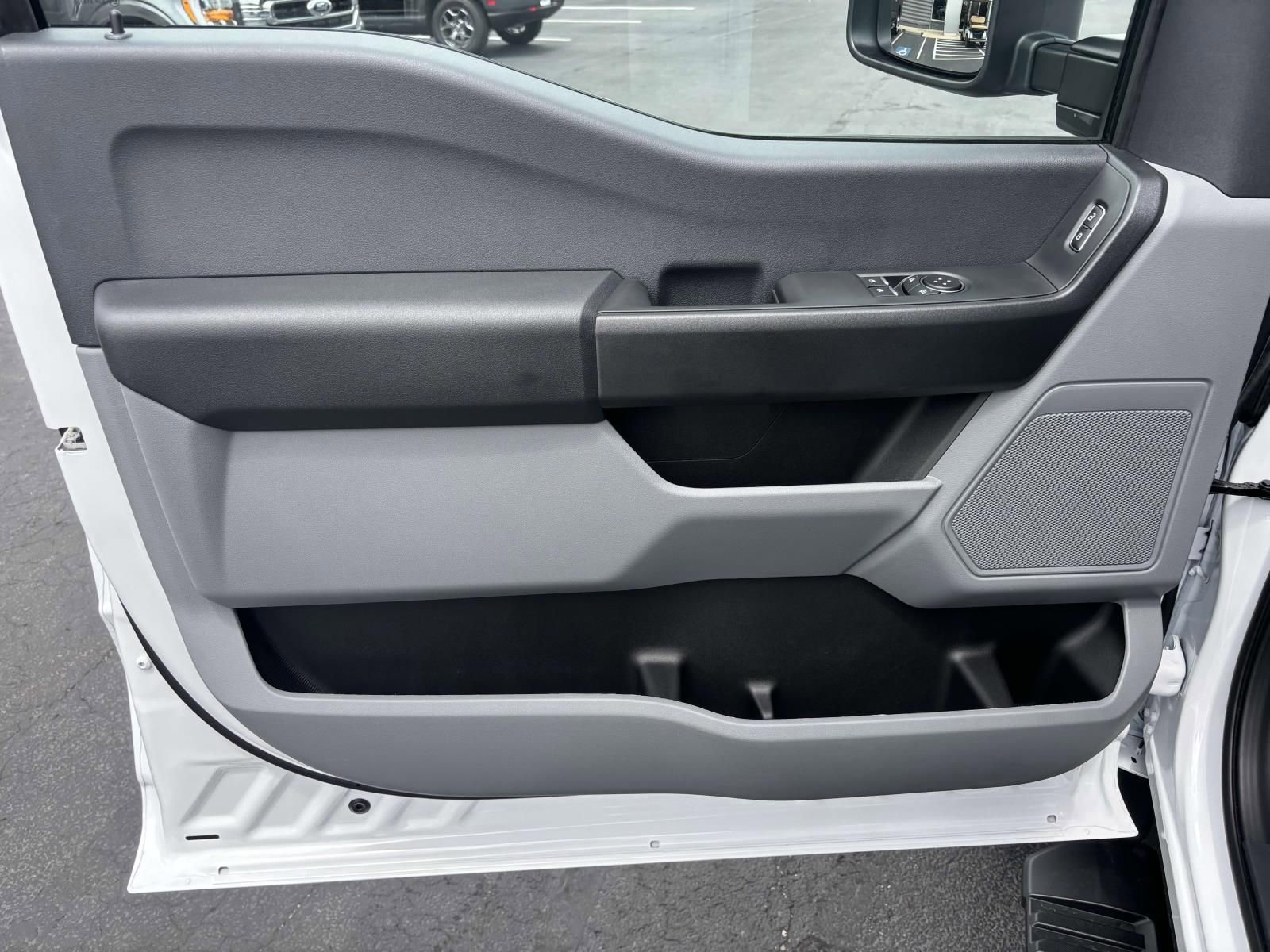 New 2025 Ford F550 4x4 Regular Cab Super Duty image 19