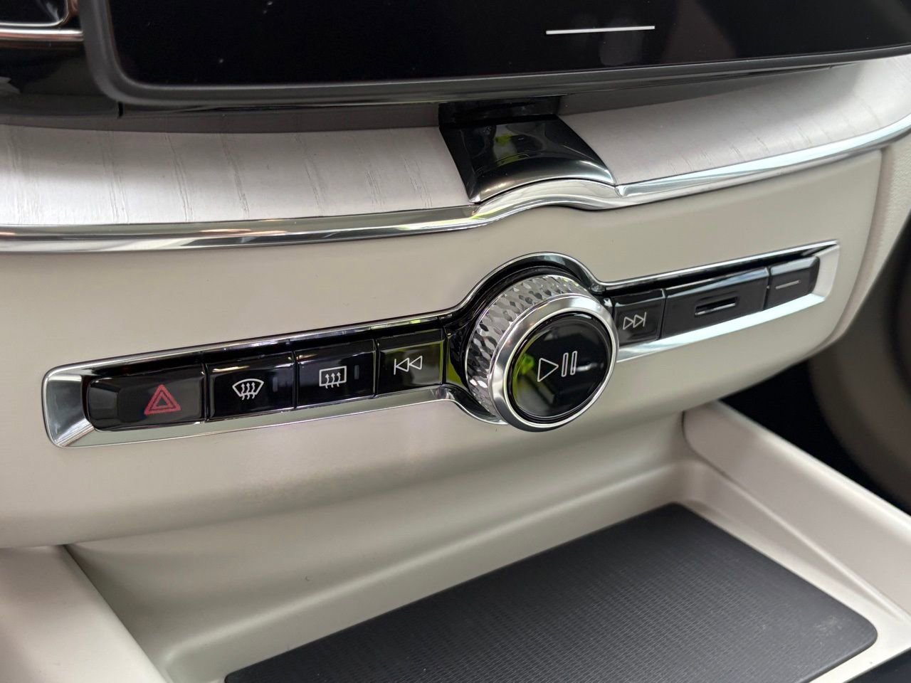 New 2026 Volvo XC60 B5 Ultra w/ Protection Package Premier image 14