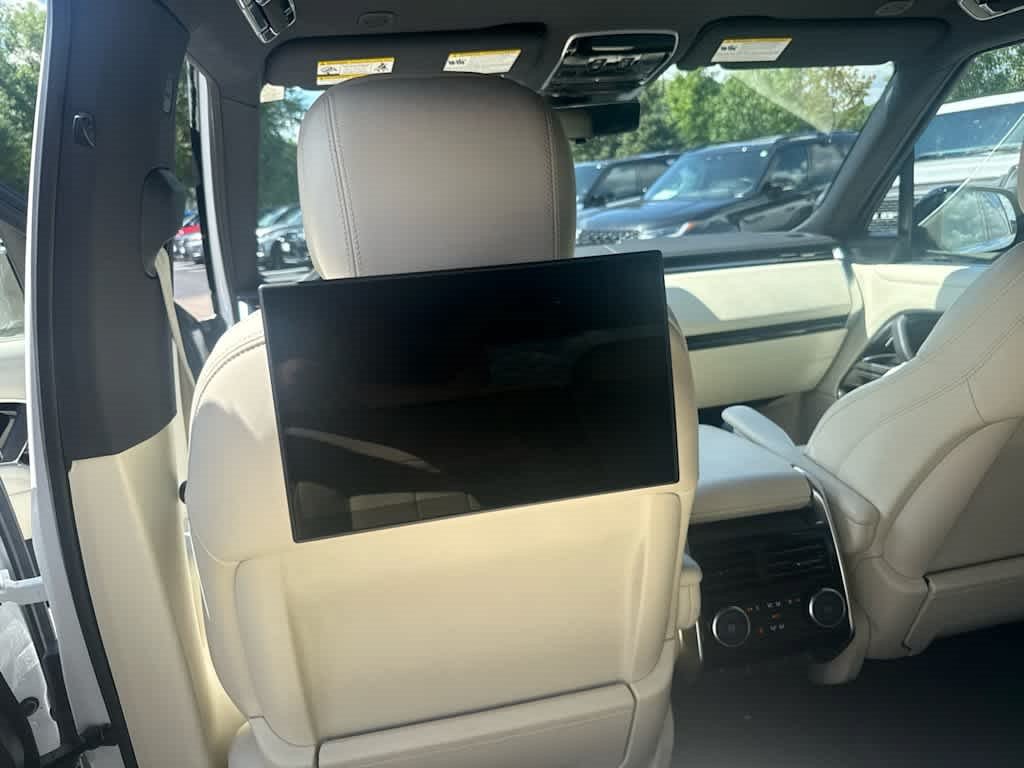 Certified 2025 Land Rover Range Rover Long Wheelbase SE AWD/4WD image 19