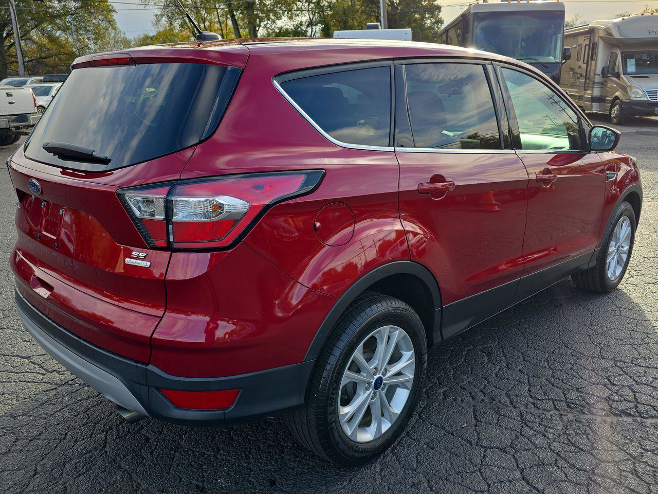 Used 2017 Ford Escape SE image 2