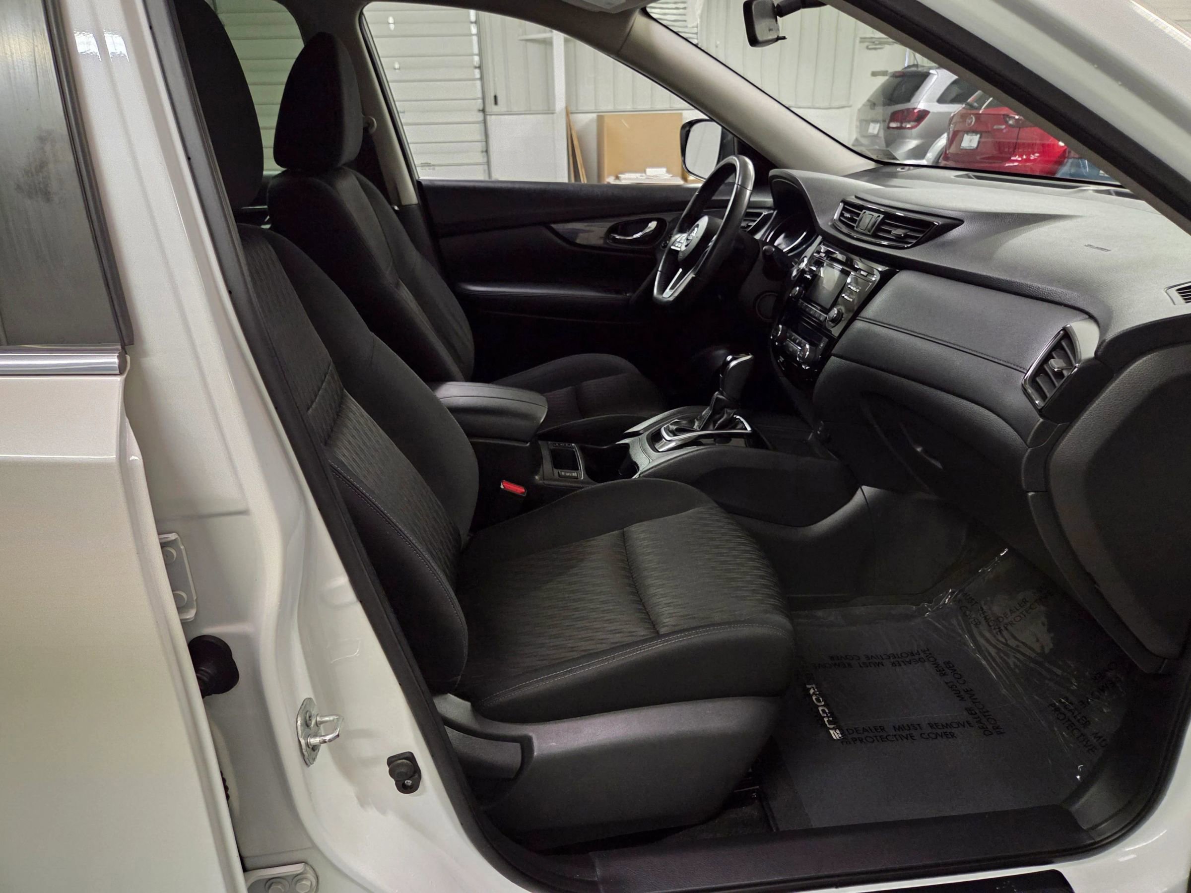 Used 2017 Nissan Rogue SV image 32