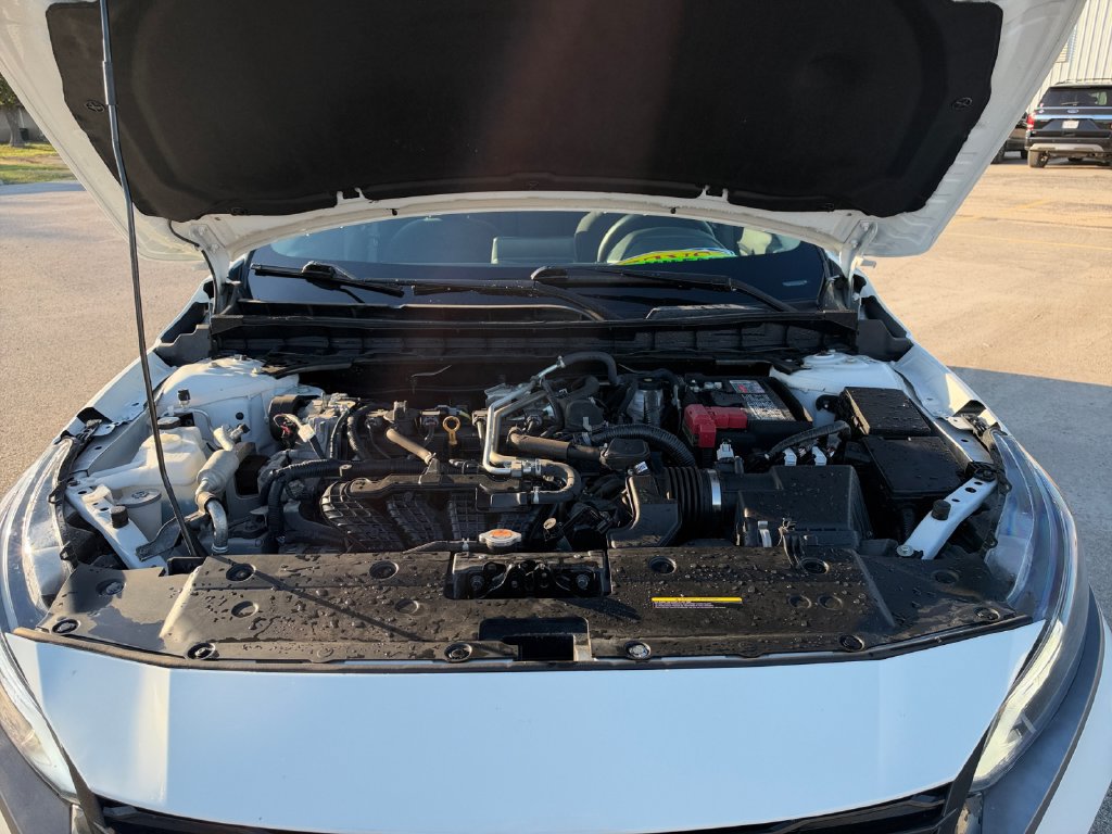 Used 2025 Nissan Altima 2.5 SV FWD image 24
