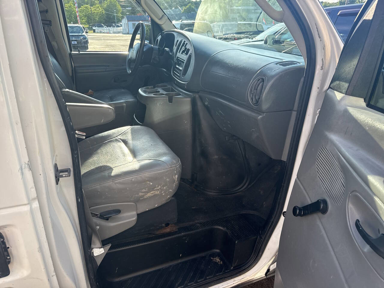 Used 2005 Ford E-250 and Econoline 250 RWD image 22