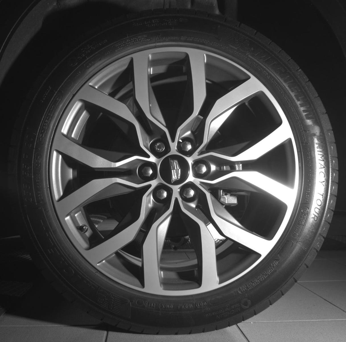 Used 2024 Cadillac XT5 Sportv w/ Technology Package AWD/4WD image 13