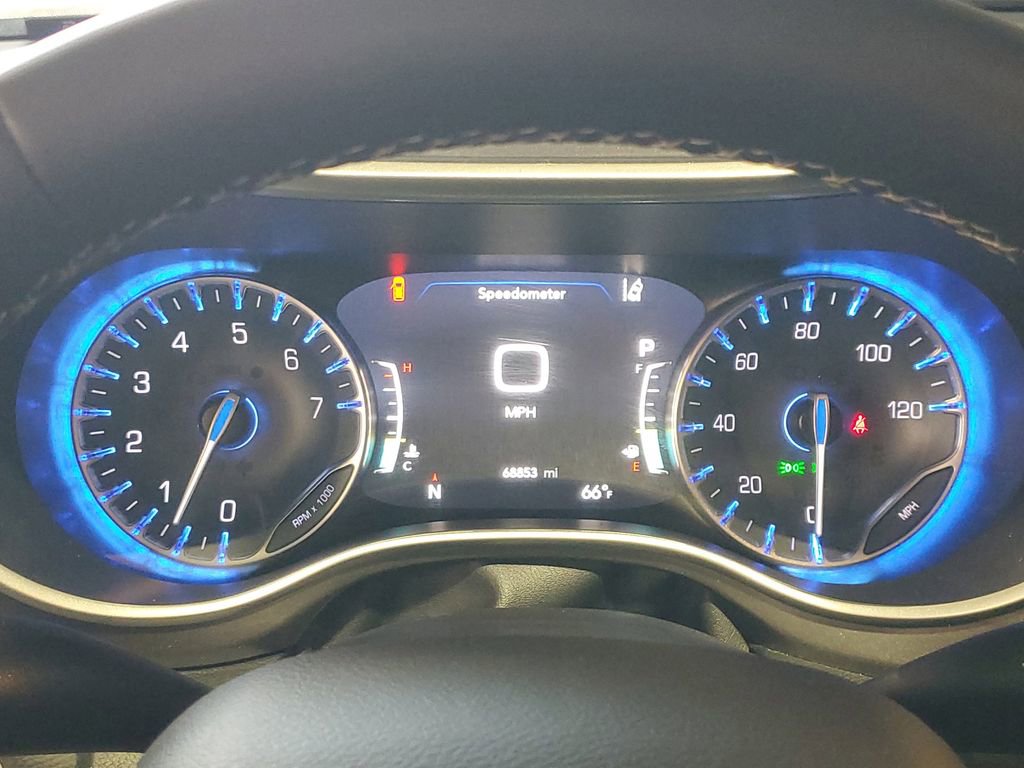Used 2023 Chrysler Pacifica Touring-L FWD image 28