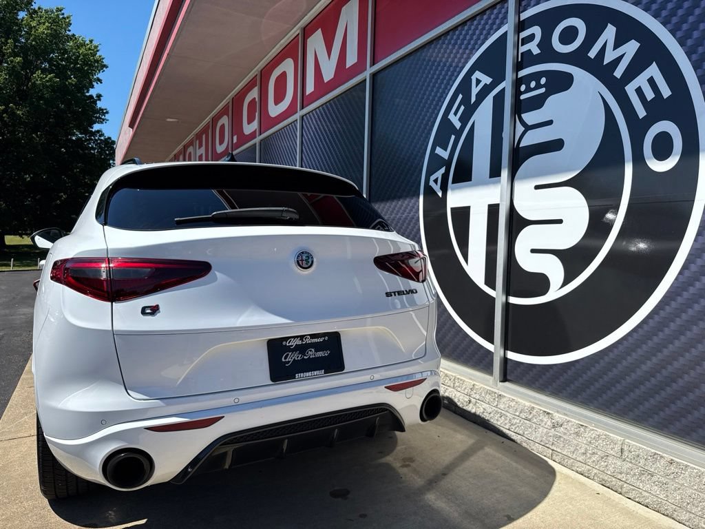 Used 2023 Alfa Romeo Stelvio Estrema AWD/4WD image 12