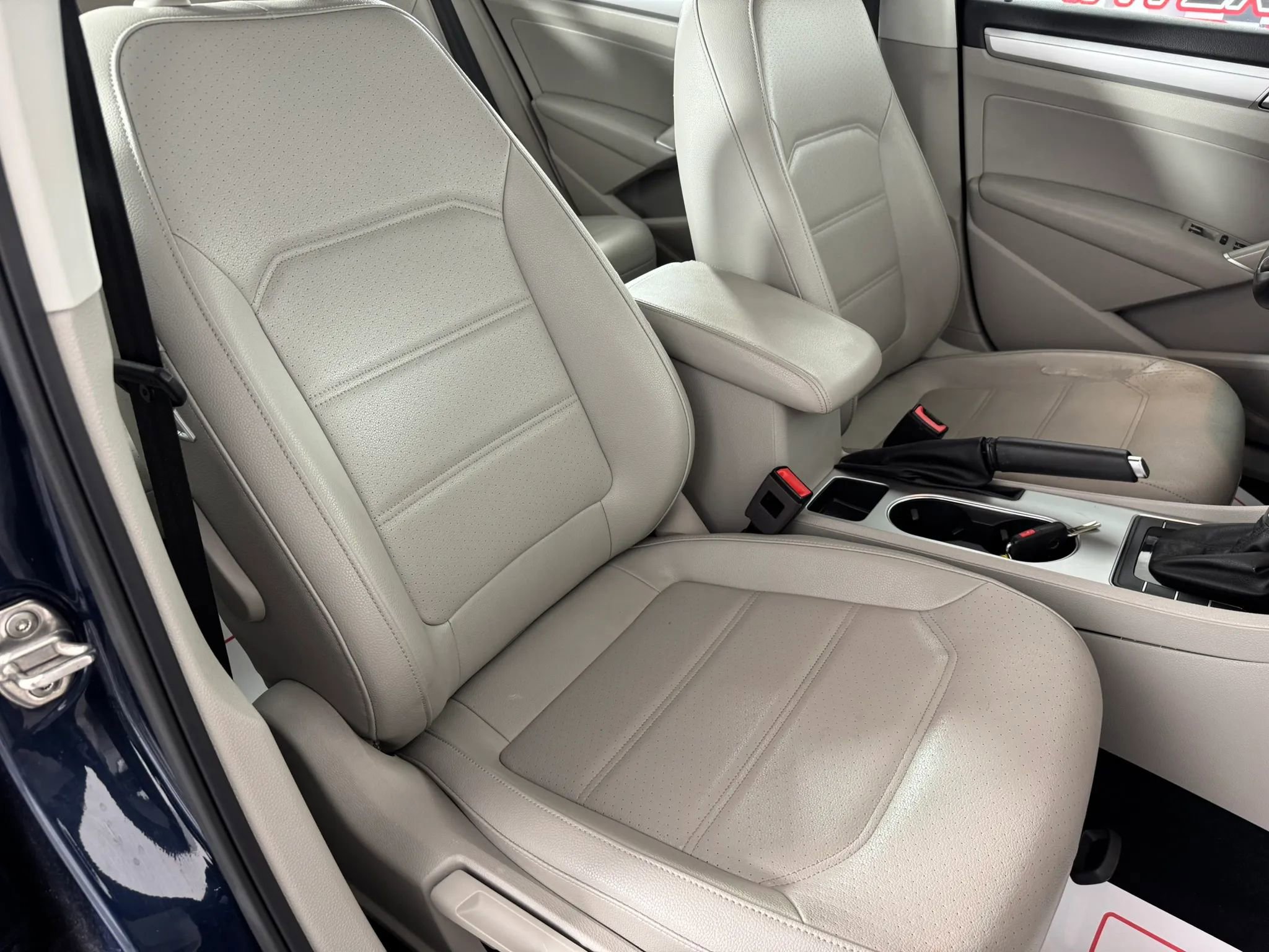 Used 2019 Volkswagen Passat 2.0T Wolfsburg w/ Wheels & Sunroof Package image 35