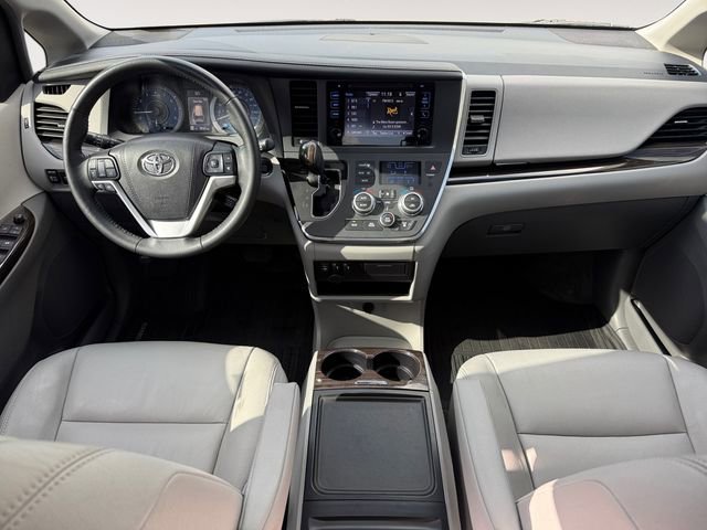 Used 2017 Toyota Sienna XLE w/ XLE Navigation Package AWD/4WD image 10