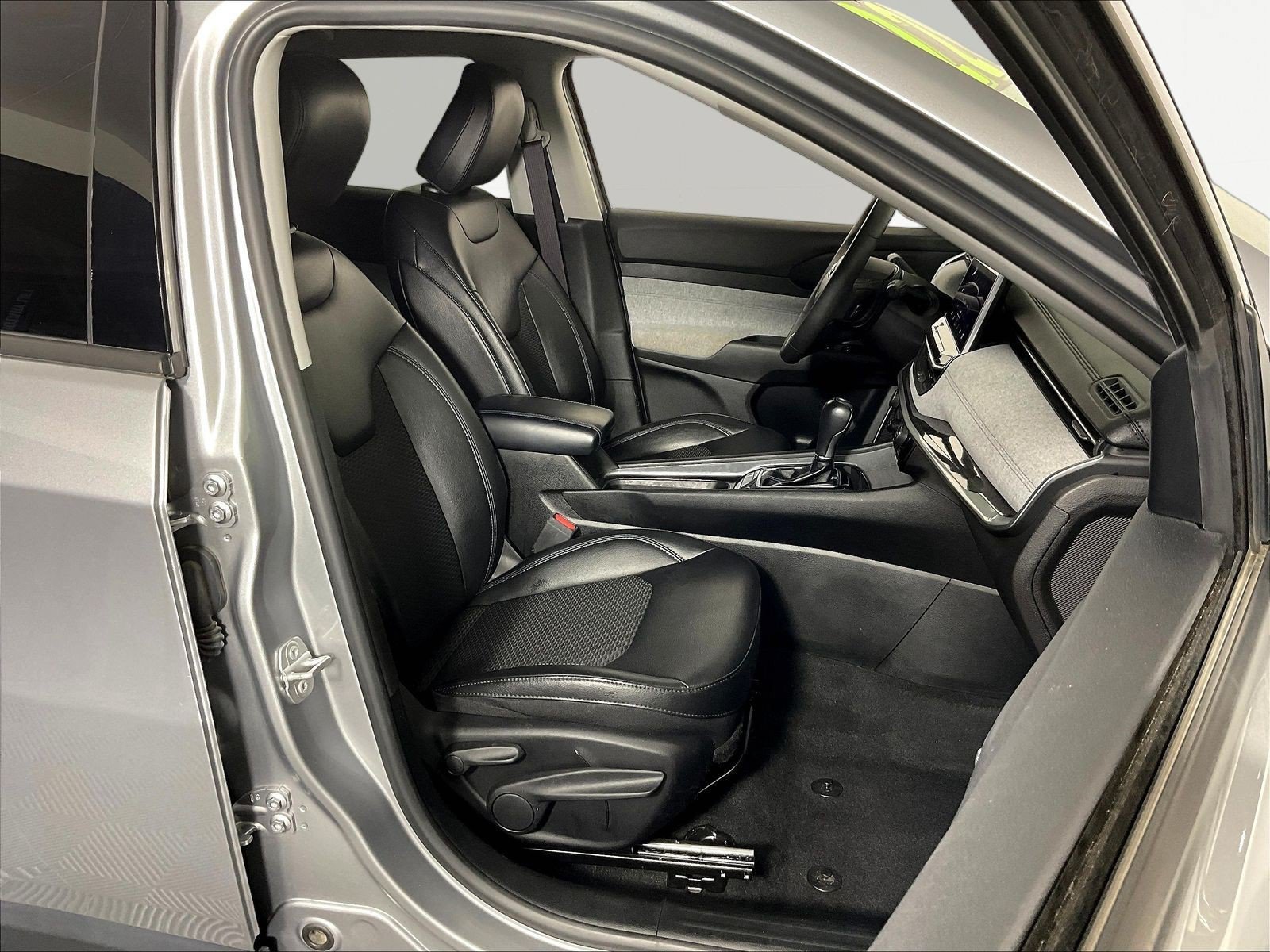 Used 2022 Jeep Compass Latitude FWD image 29