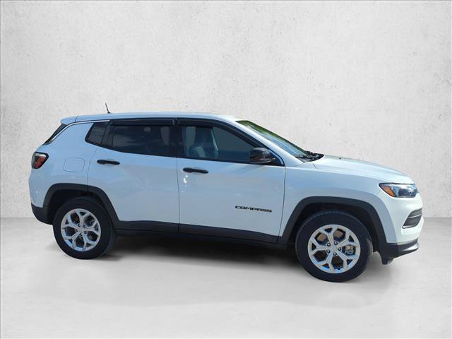 Used 2024 Jeep Compass Sport AWD/4WD image 4