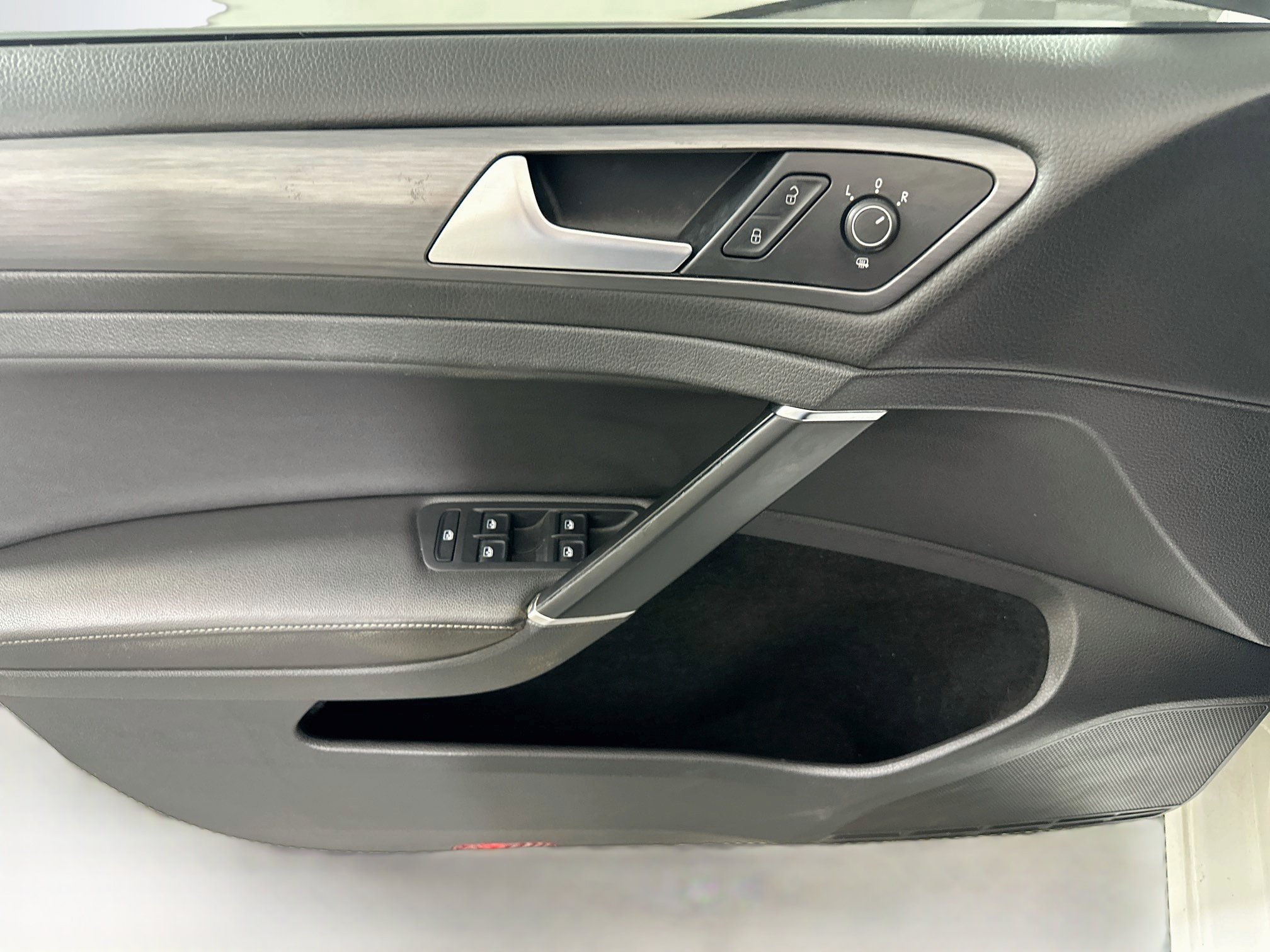 Used 2020 Volkswagen Golf 4-Door FWD image 15