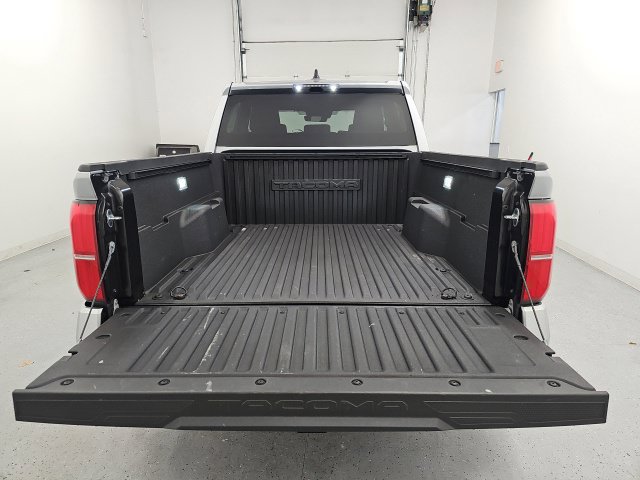 Certified 2025 Toyota Tacoma TRD Off-Road AWD/4WD image 31