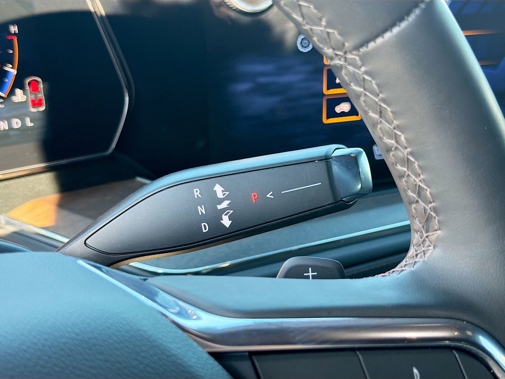 Used 2025 Chevrolet Suburban High Country image 31