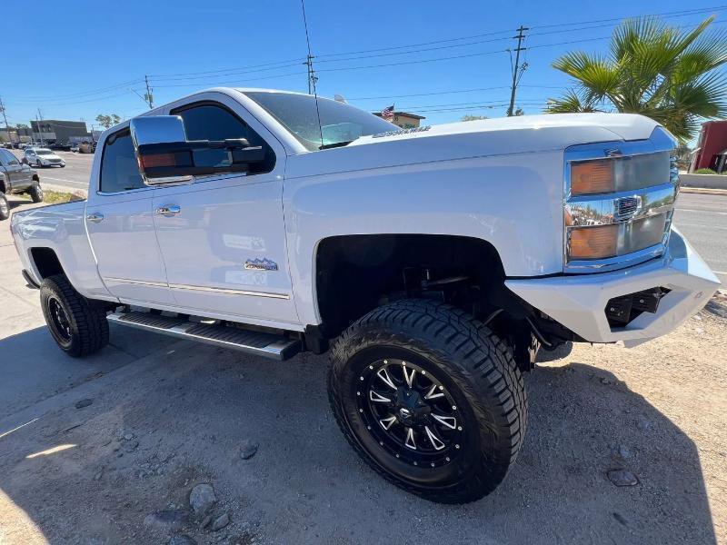 Used 2015 Chevrolet Silverado 2500 High Country w/ Duramax Plus Package AWD/4WD image 4