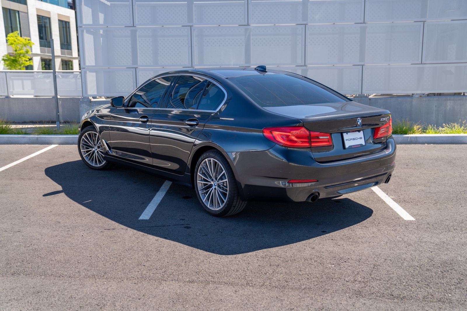 Used 2018 BMW 530i w/ Premium Package RWD image 3