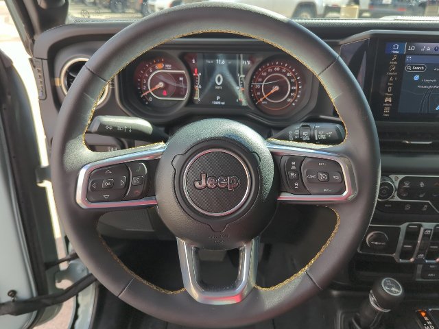 Used 2024 Jeep Wrangler Unlimited Sahara w/ Technology Group AWD/4WD image 11