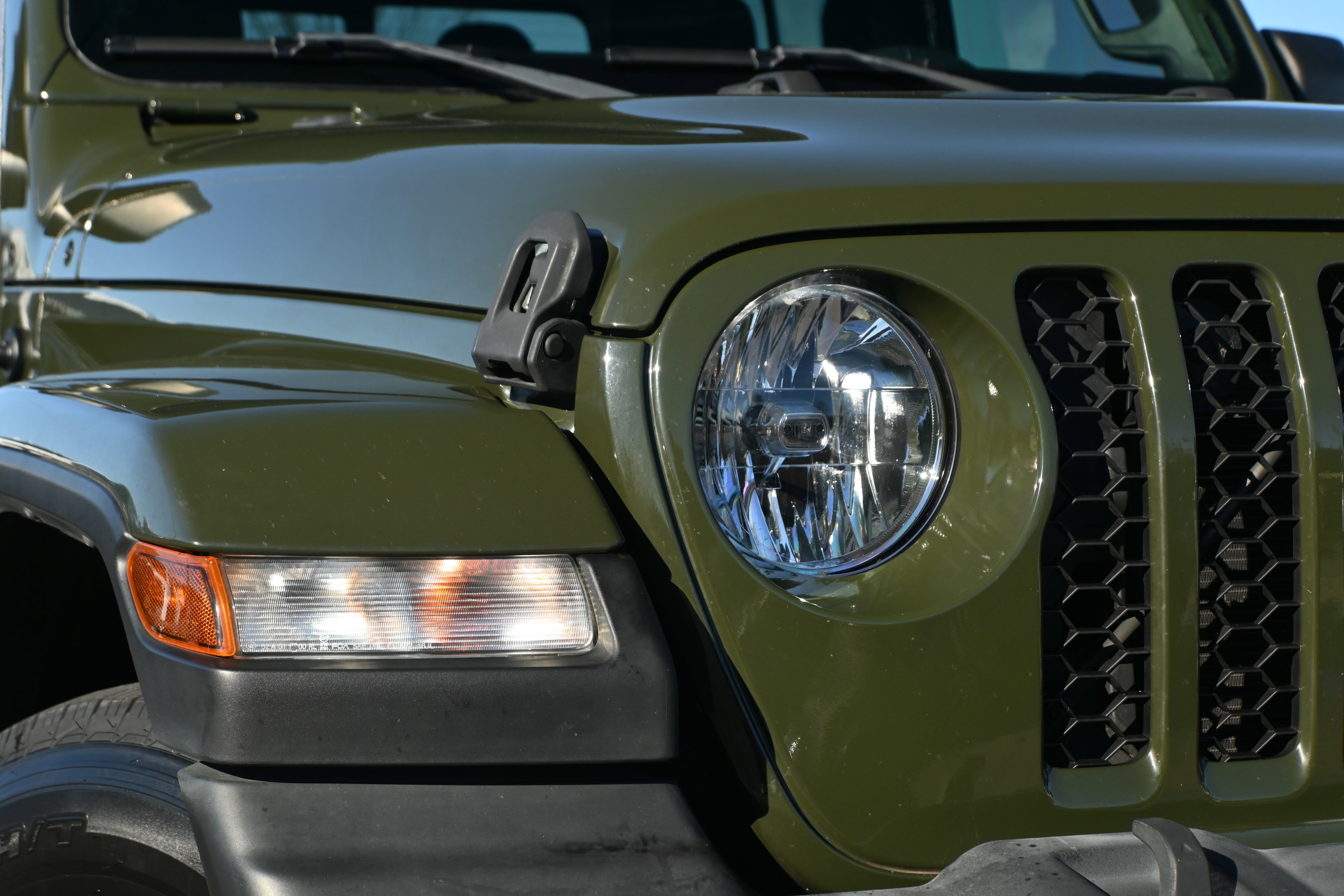 Used 2022 Jeep Gladiator Sport image 25