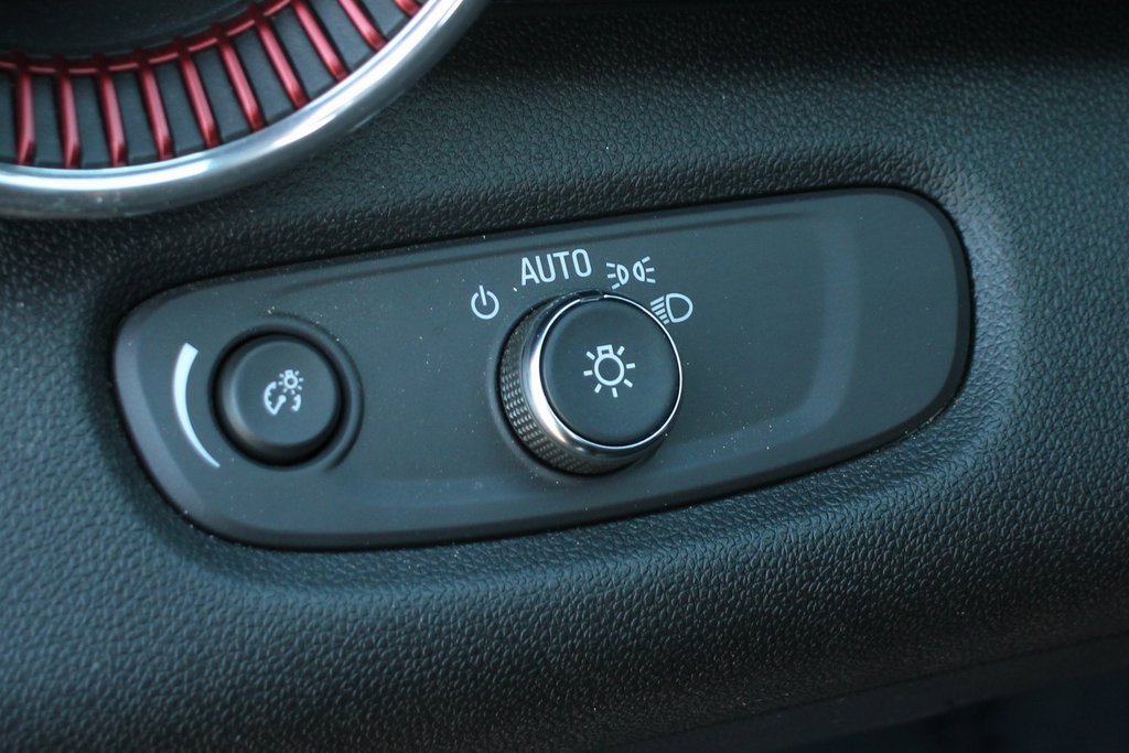 Used 2024 Chevrolet Trax RS w/ Sunroof Package image 18